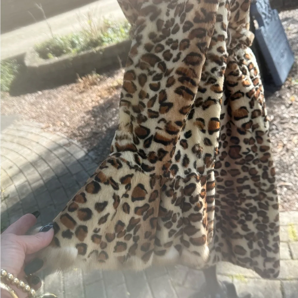 Leopard Print Mink Fur Coat. - Picture 3 of 4